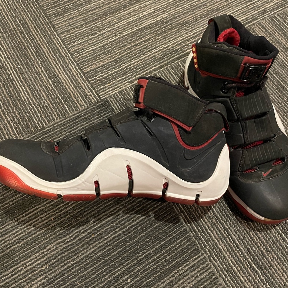 Nike Zoom Lebron Iv View 4